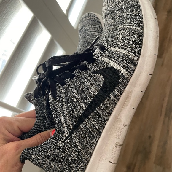 2 pair Nike size 7.5 women’s Free RN Flyknit - Picture 12 of 13